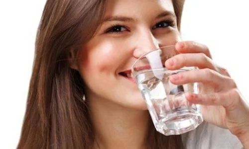 تجربتي مع شرب الماء على الريق