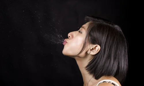 ما هو تفسير حلم البصاق على شخص لابن سيرين؟