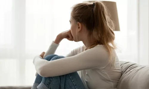 علامات واضحة تدلّ أنك تتعرض للتجاهل من صديقك