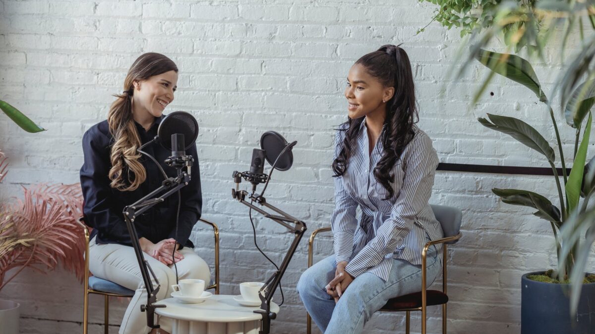 تفسير حلم التحدث مع شخص اعرفه في المنام لابن سيرين