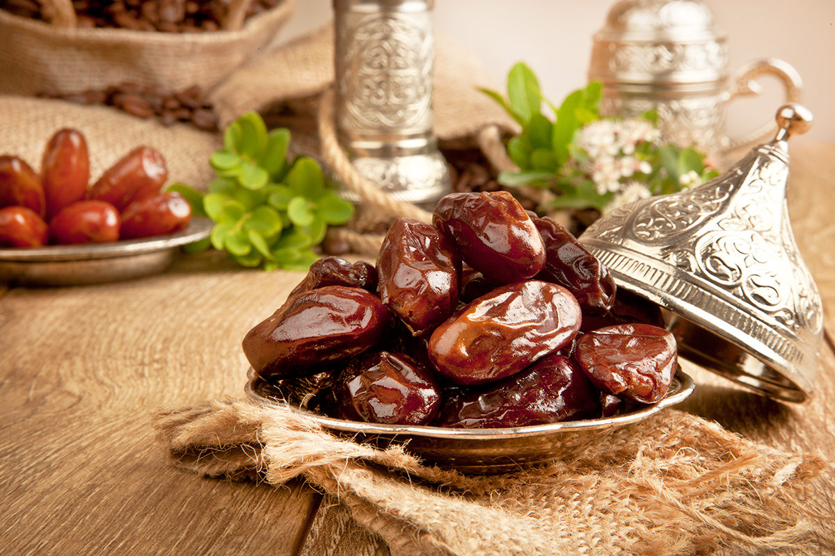 تعرف على تفسير رؤية اكل التمر في المنام للعزباء لابن سيرين