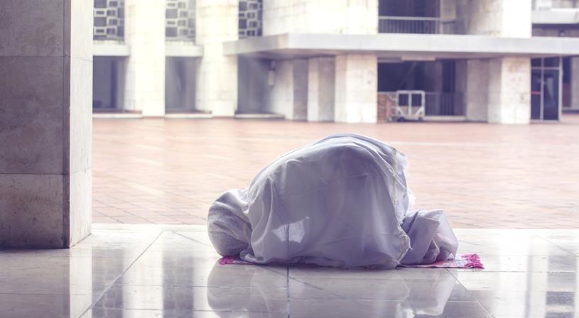 اهم 20 تفسير لرؤية سجود الشكر في المنام لابن سيرين