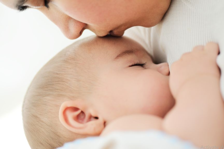 تفسير خروج حليب من الثدي في الحلم لابن سيرين