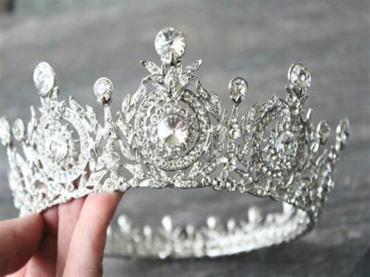 تعرف على تفسير رؤيه الملكه في المنام لابن سيرين