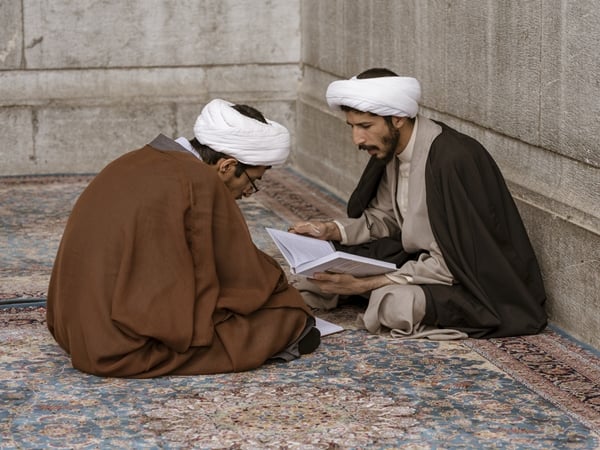 ما هو تفسير رؤية شيخ دين في المنام لابن سيرين