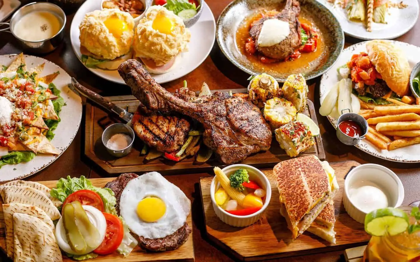 تأويلات ابن سيرين لرؤية الأكل في المنام للعزباء