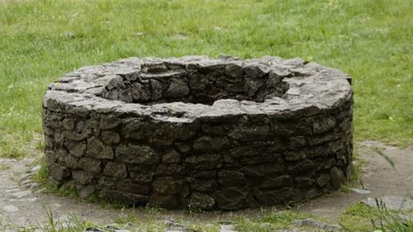 أهم تفسيرات السقوط في البئر في المنام لابن سيرين