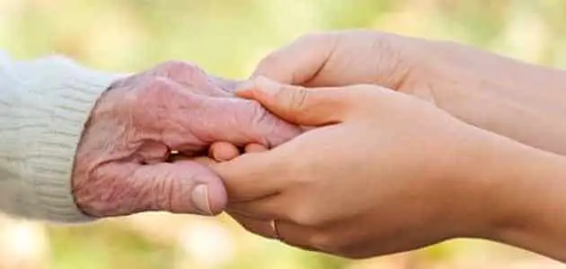 اعرف أكثر عن تفسير رؤية الأم الميتة حية في المنام لابن سيرين