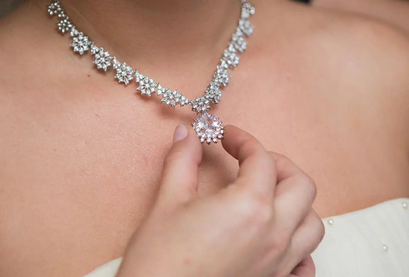 أهم تفسيرات رؤية عقد الألماس في المنام لابن سيرين