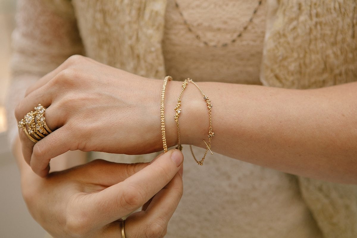 تأويلات ابن سيرين لتفسير رؤية هدية الذهب في المنام للمتزوجة