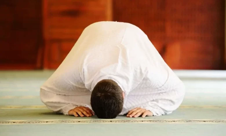 تعرف على تفسير رؤية الصلاه غير اتجاه القبله في المنام لابن سيرين