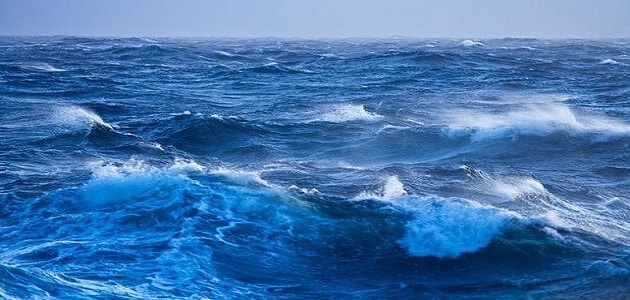 أهم 20 تفسير لحلم البحر في المنام لابن سيرين