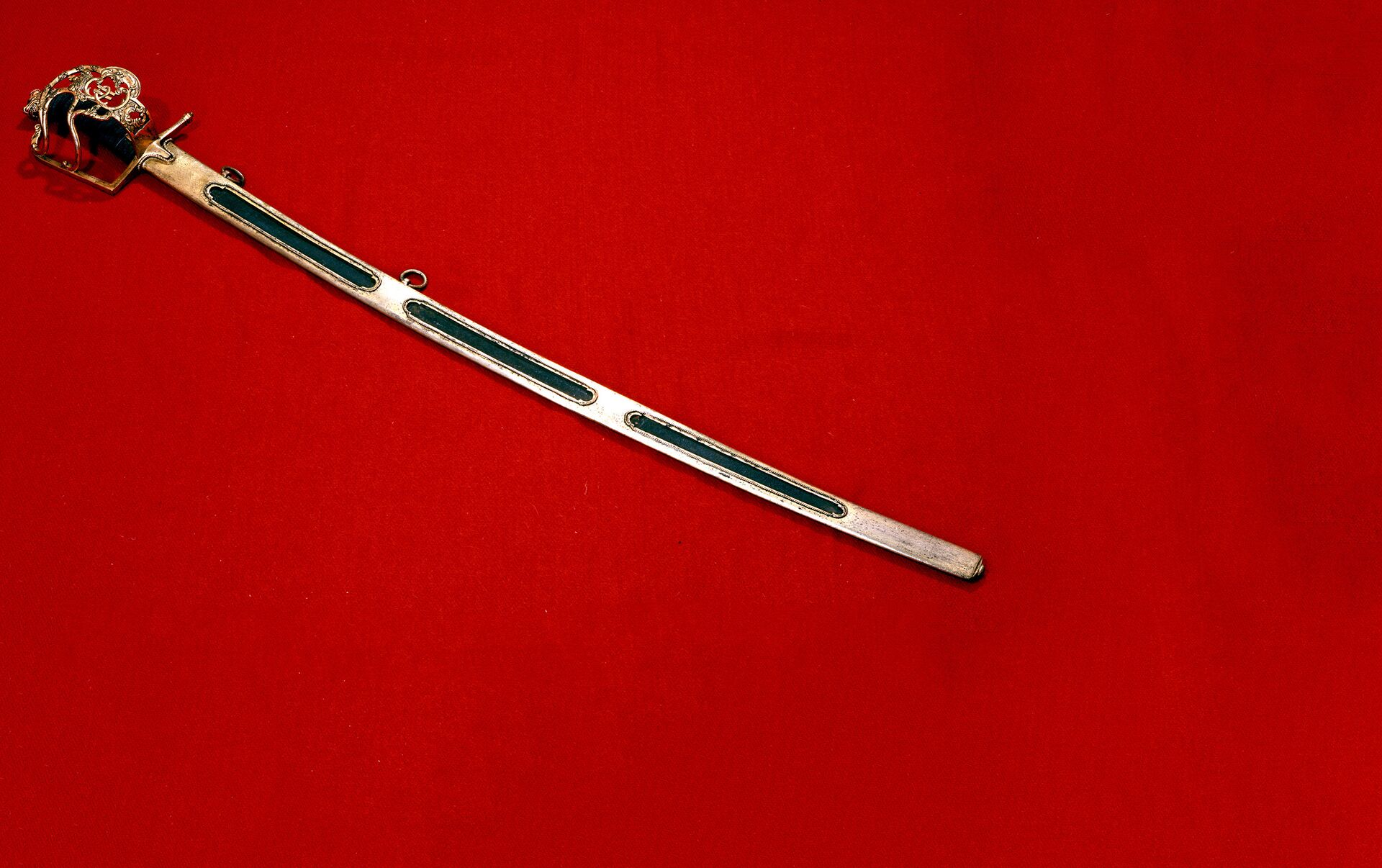 أهم 20 تفسير لرؤية السيوف في المنام لابن سيرين